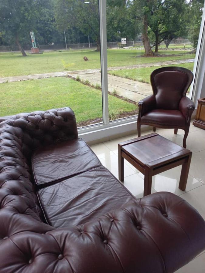 Crescent Lodge Livingstone Buitenkant foto